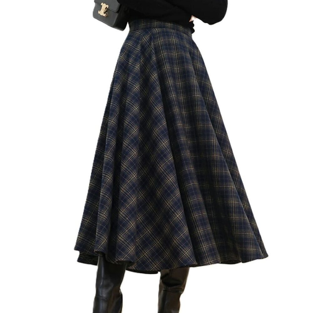 Long/Midi in Classic Plaid Print A-line Circle Skirt in Navy XS